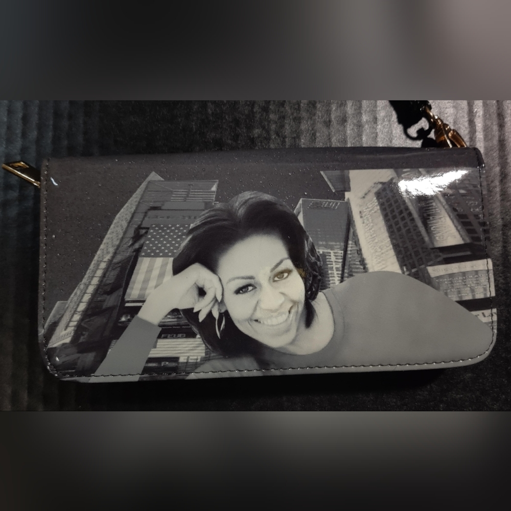 Barack Obama & Michelle Obama‎ Magazine Style Women's Wristlet Wallet